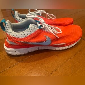 NIKE Women's 644450 600 Ankle-High Fabric Running Shoe size 9
